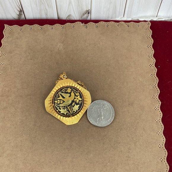 Vintage 1970s Damascene Pendant and Chain Gold Tone Bird - Picture 4 of 6